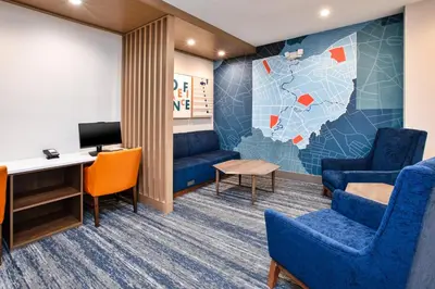a waiting room with a map of the united states at Holiday Inn Express Hotel & Suites Defiance by IHG in Defiance