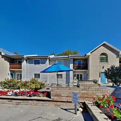 Put-in-Bay Poolview Condo #4