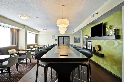 a conference room with a long table and chairs at Hampton Inn Columbus/Dublin in Dublin