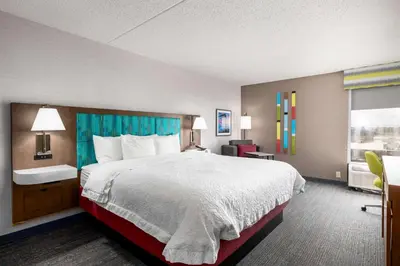 a hotel room with a large bed and a window at Hampton Inn Columbus/Dublin in Dublin