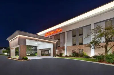 a hotel with a sign on the front of it at Hampton Inn Columbus/Delaware I-71 North in Sunbury
