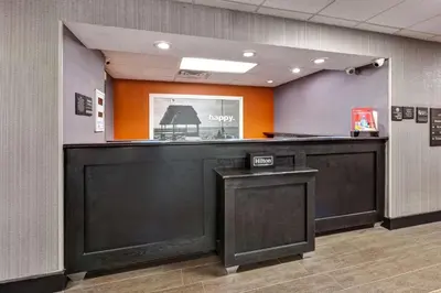 a lobby of a hotel with a reception counter at Hampton Inn Columbus/Delaware I-71 North in Sunbury