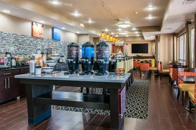 a bar in a restaurant with a counter at Comfort Inn Blue Ash North in Blue Ash