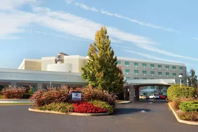 a parking lot in front of a building at Hilton Cincinnati Airport in Florence
