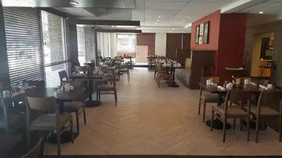 a dining room with tables and chairs in a restaurant at Holiday Inn Columbus Dwtn-Capitol Square by IHG in Columbus