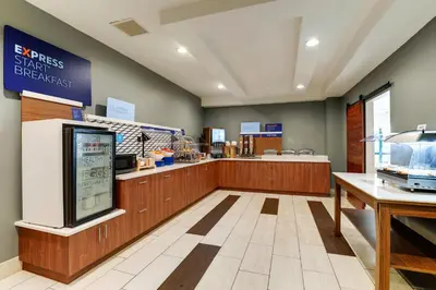 a fast food restaurant with a cash register and a counter at Holiday Inn Express Hotel & Suites Bryan-Montpelier by IHG in Holiday City