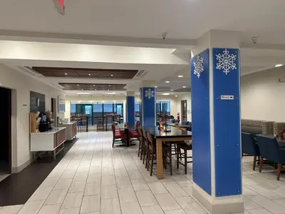 a dining room with a table and chairs at Holiday Inn Express Hotel & Suites Bryan-Montpelier by IHG in Holiday City