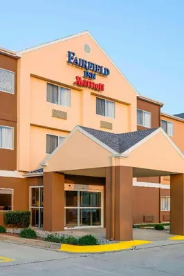 a front view of a fairfield inn and suites at Fairfield Inn & Suites Ashland in Ashland