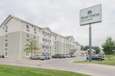 a street sign in front of a building at HomeTowne Studios by Red Roof Columbus in Columbus