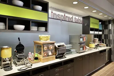 a kitchen with aemedalled ballasteryasteryasteryasteryasteryasteryasteryasteryastery at Home2 Suites by Hilton Cleveland Independence in Independence