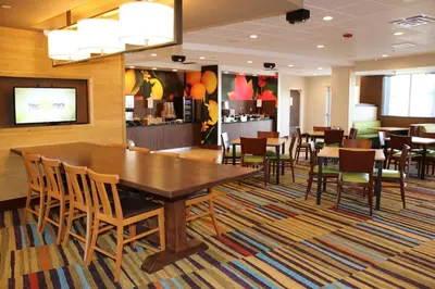 a dining room with tables and chairs in a restaurant at Fairfield Inn & Suites by Marriott Bowling Green in Bowling Green