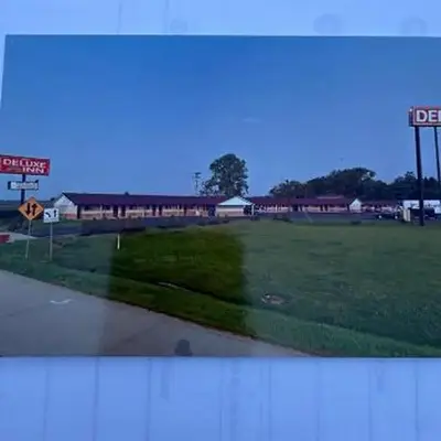 Deluxe Inn