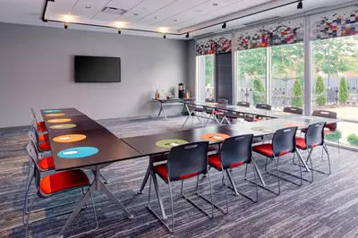 a conference room with a long table and chairs at Aloft Columbus Westerville in Westerville