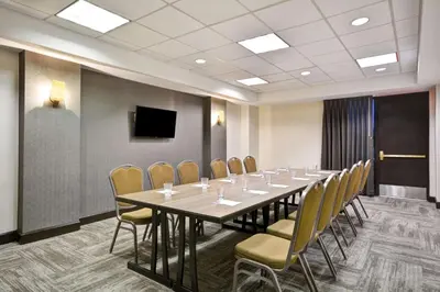 a conference room with a long table and chairs at Hyatt Place Columbus Worthington in Worthington