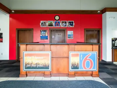 a restaurant with a red wall with two signs at Motel 6-Columbus, OH - OSU in Columbus