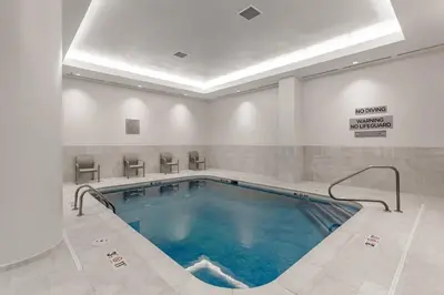 a large swimming pool in a room with at Courtyard Columbus Easton in Columbus