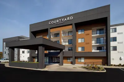 a view of a building with a courtyard yard at Courtyard by Marriott Cincinnati Airport in Erlanger