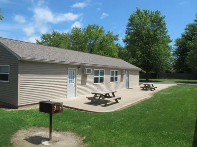 a building with picnic tables in front of it at Little Ted's Cottages in Marblehead