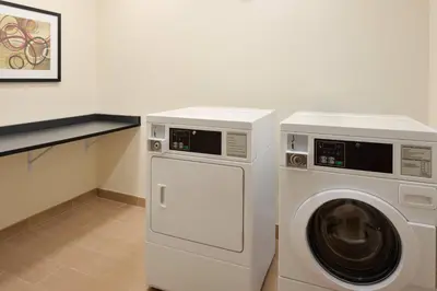 a washing machine and a washer in a room at Fairfield Inn & Suites Youngstown Boardman Poland in Poland
