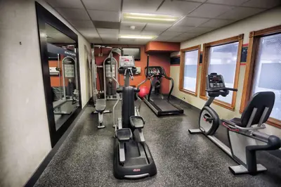 a gym with several treadmills and exercise bikes at Hampton Inn Marion in Marion