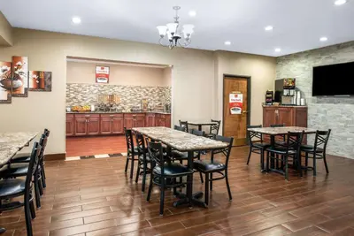 a restaurant with tables and chairs and a bar at Econo Lodge Shelbyville North in Shelbyville