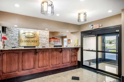 a lobby with a bar with a sign for a clubhouse at Econo Lodge Shelbyville North in Shelbyville
