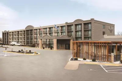 a large hotel with a parking lot in front of it at Country Inn & Suites by Radisson, Erlanger - Cincinnati South in Erlanger