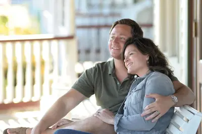 a man and a woman sitting on a bench at Carlisle Inn Walnut Creek in Walnut Creek