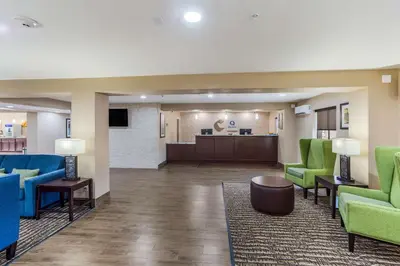 a lobby with green chairs and a waiting room at Comfort Inn Charleston South in Charleston