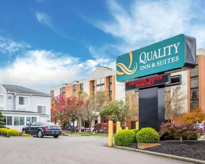 a sign for a quality inn and suites at Quality Inn & Suites North-Polaris in Worthington