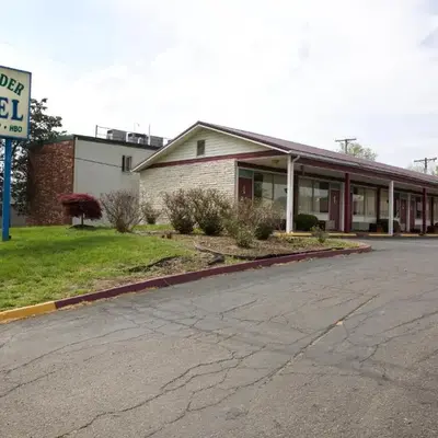 Highlander Motel