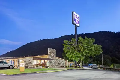 a no parking sign in front of a gas station at Knights Inn Charleston West Virginia in Charleston