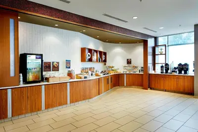 a restaurant with a food counter in a unintention at SpringHill Suites by Marriott Columbus OSU in Columbus