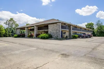 an empty parking lot in front of a building at Motel 6-Ashland, OH in Ashland