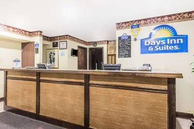 a sign that reads days inn and suites at Days Inn & Suites by Wyndham Youngstown / Girard Ohio in Girard