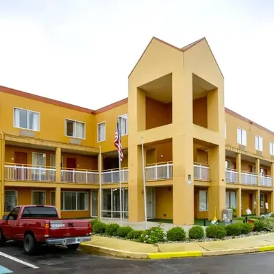 Copley Inn & Suites By OYO Akron OH