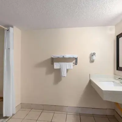 Super 8 by Wyndham Fort Mitchell Cincinnati Area