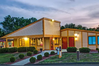 a house with a parking meter in front of it at Guest Inn Lebanon (Ohio) in Lebanon
