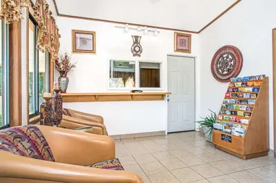 a room with chairs and a counter in a store at Guest Inn Lebanon (Ohio) in Lebanon