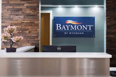 a sign for a baymont by wynyard at Baymont by Wyndham Boardman in Boardman