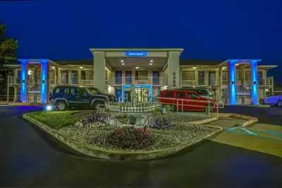 a hotel with a parking lot in front of it at Motel 6 Lexington I-75 Hamburg in Lexington