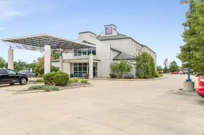 a building with a parking lot in front of it at Motel 6-Medina, OH - Cleveland in Medina