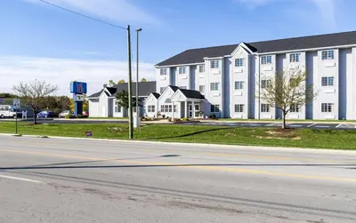 a large white building on the side of a street at Motel 6-Huron, OH - Sandusky in Huron