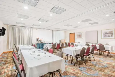 a conference room with white tables and chairs at Wingate by Wyndham Lima in Lima