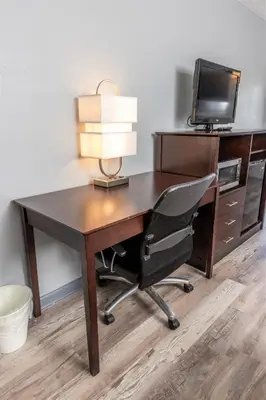 an office with a desk with a lamp and a chair at Butler Inn in Oxford