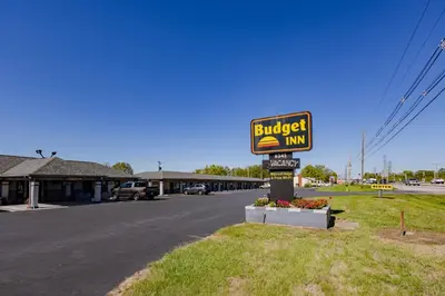a sign for a burger inn on the side of a road at Budget Inn Columbus in Lockbourne