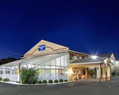a front view of a hotel at night at Rodeway Inn Florence - Cincinnati South in Florence