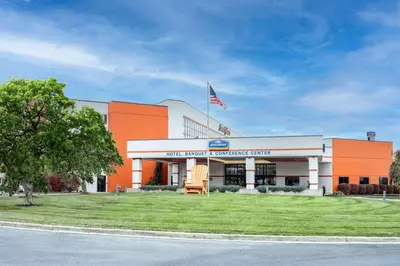 a building with an american flag in front of it at Howard Johnson by Wyndham Lima in Lima