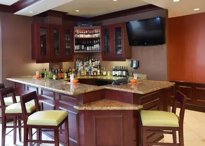 a bar with a counter with chairs and a television at Hilton Garden Inn Columbus/Polaris in Columbus