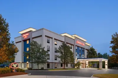 an image of a hotel building at Hampton Inn Cleveland-Airport/Tiedeman Road in Brooklyn